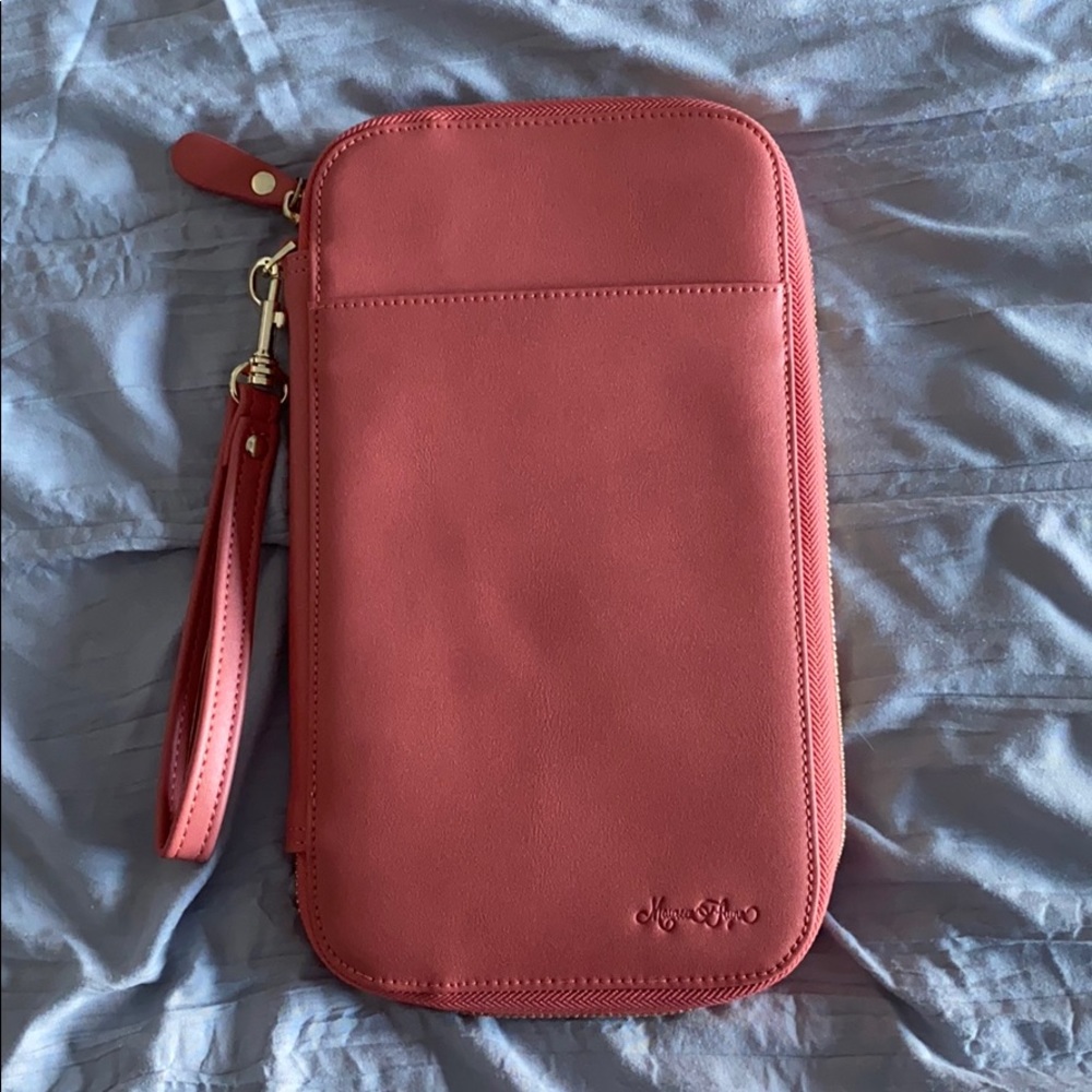 House of Flynn Traveler’s Wallet